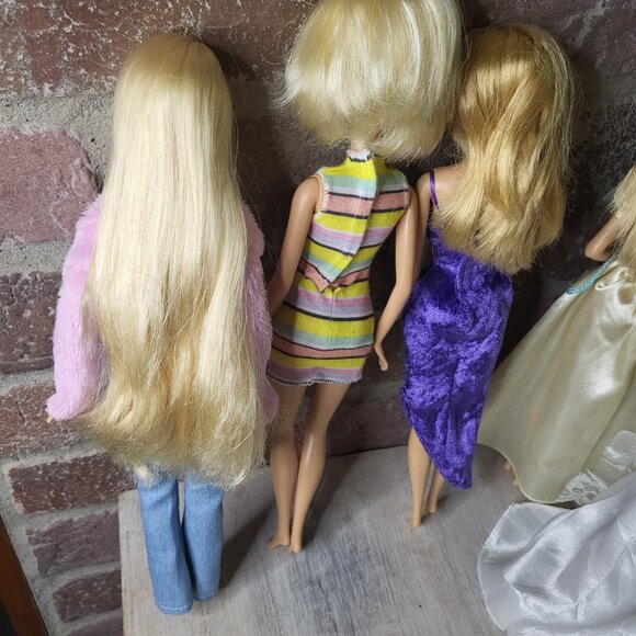 6 Barbie dolls wearing different outfits - Picture 2 of 7